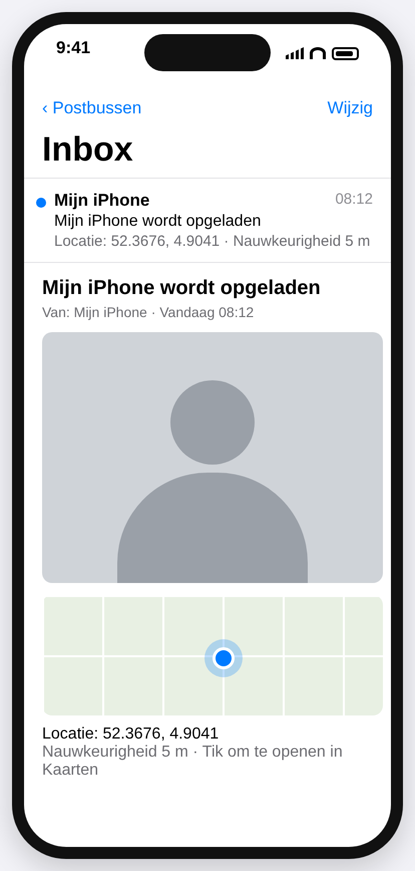 De Mail-app met het ontvangen bericht: een foto en de locatie van de iPhone